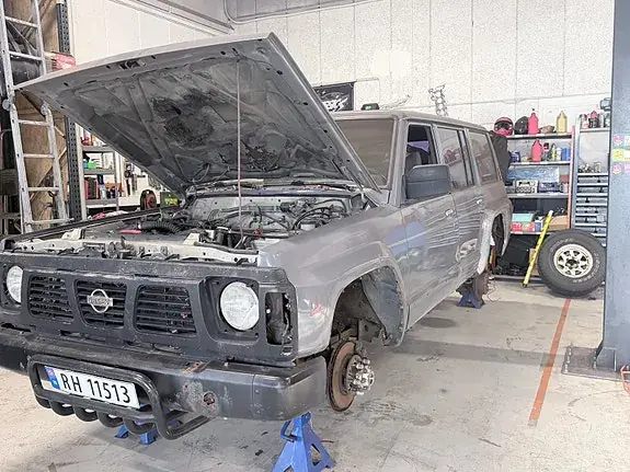 Nissan Patrol 1993 photo 3