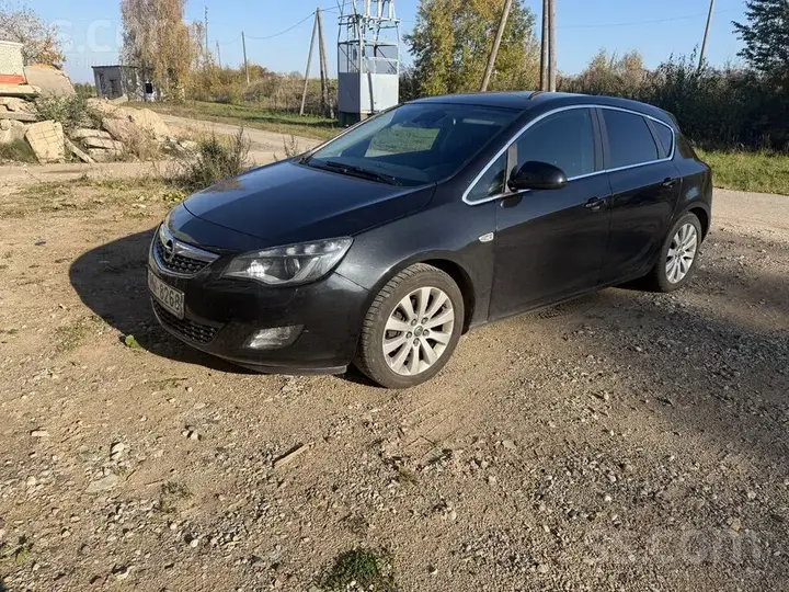 Opel Astra 2012 photo 2