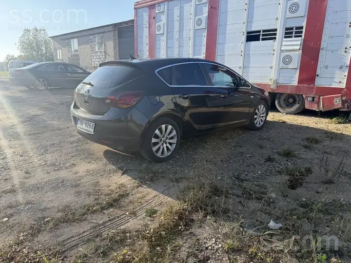 Opel Astra 2012 photo 4
