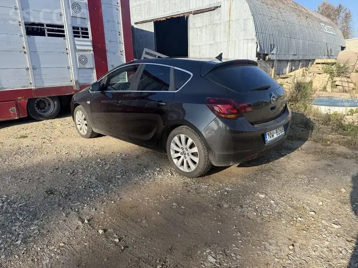 Opel Astra 2012 photo 3