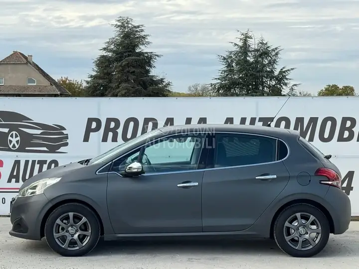 Peugeot 208 2015 photo 4