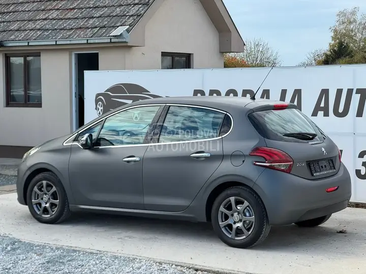 Peugeot 208 2015 photo 5