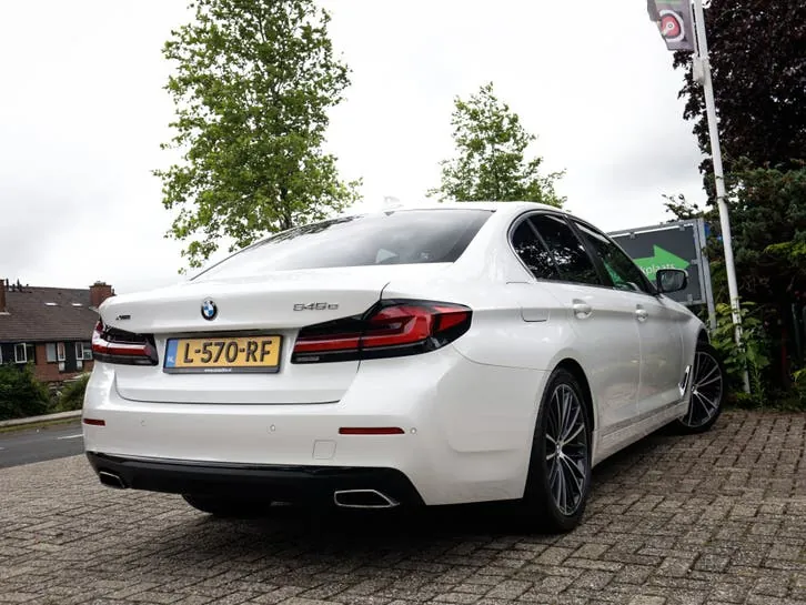 BMW 5 Series 2021 photo 2