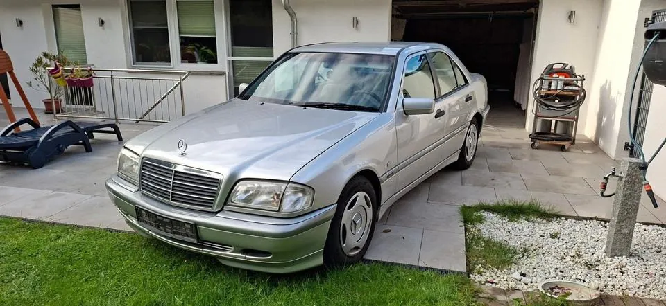 Mercedes-Benz C 200