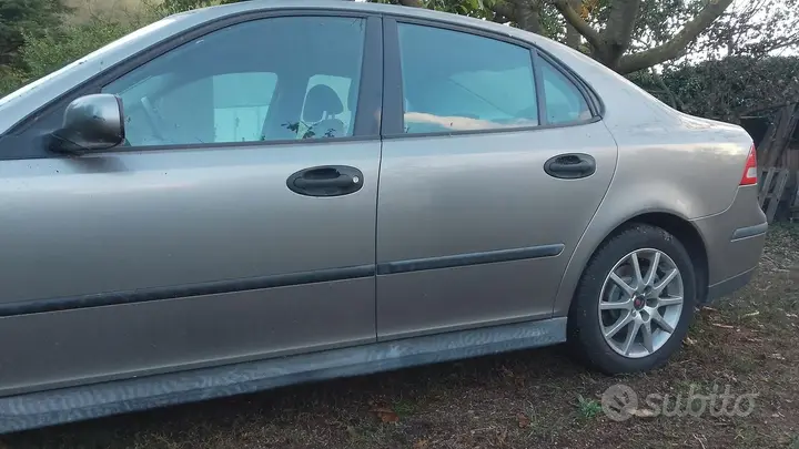 Saab 9-3 2005 photo 2