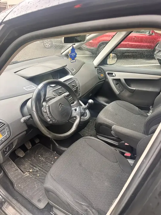 Citroen Grand C4 Picasso 2011 photo 3