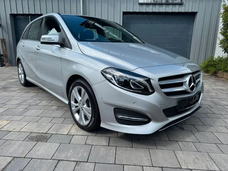Mercedes-Benz B 180