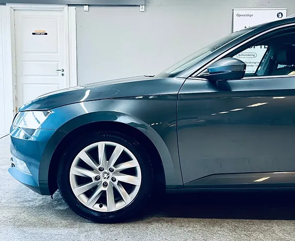 Skoda Superb 2017 photo 5