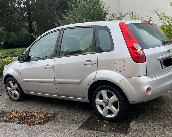 Ford Fiesta 2007 photo 4