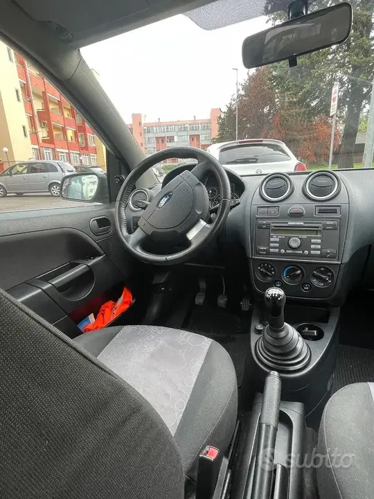 Ford Fiesta 2007 photo 2