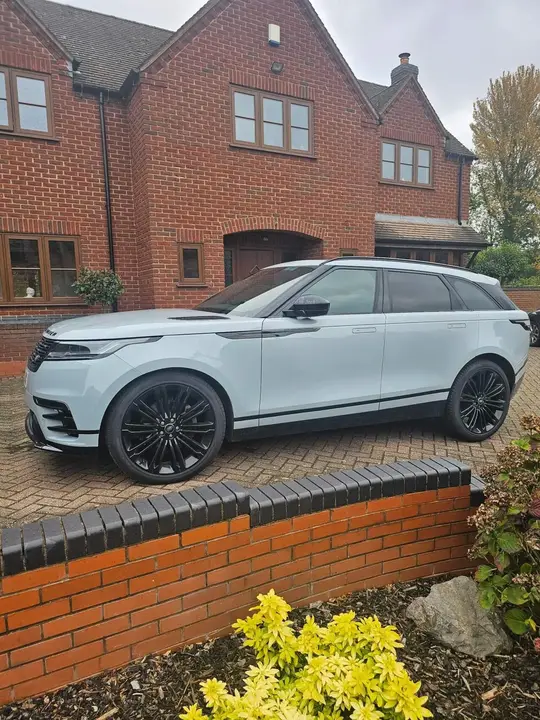 Land Rover Range Rover Velar 2023 photo 4
