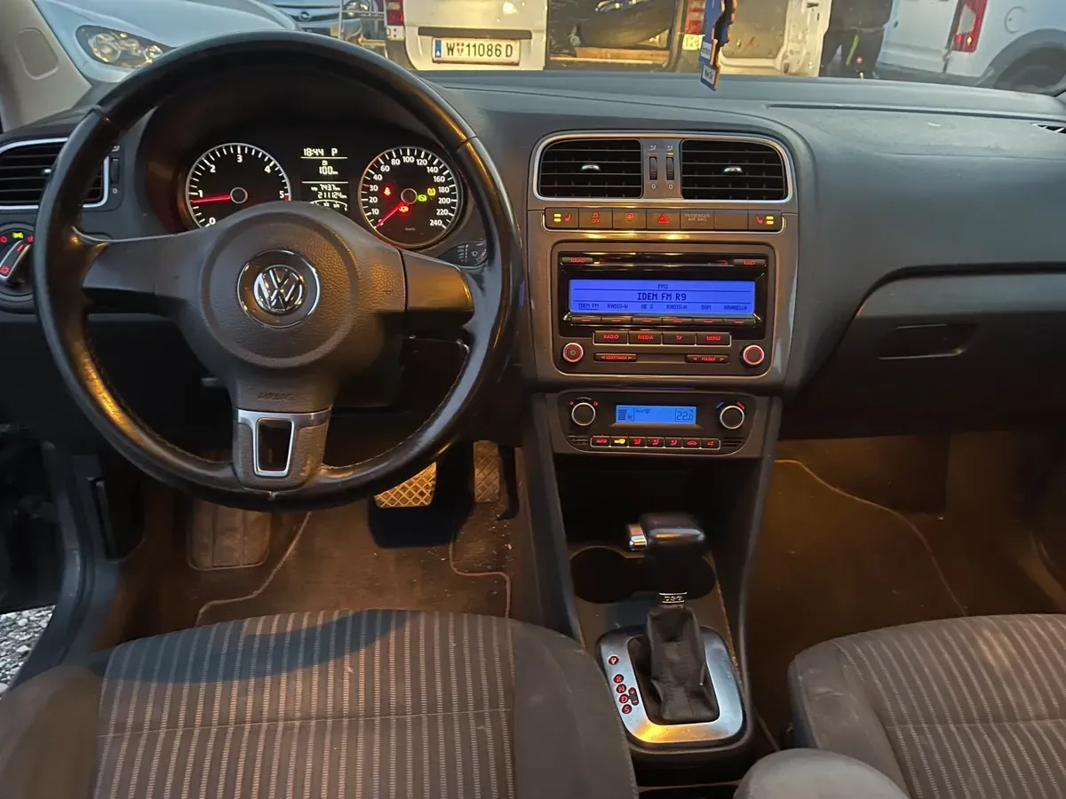 Volkswagen Polo 2010 photo 3
