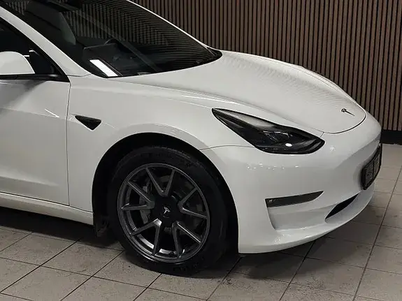 Tesla Model 3 2023 photo 5