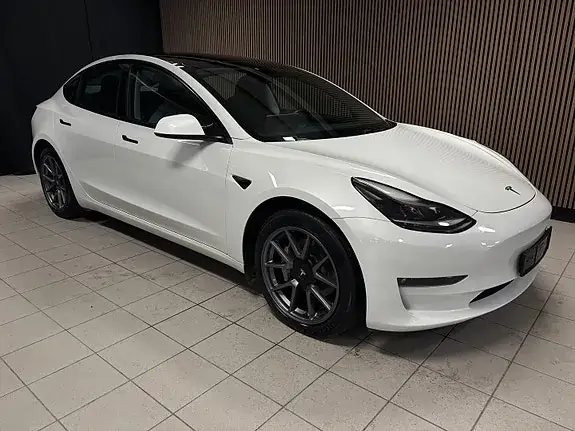 Tesla Model 3 2023 photo 2