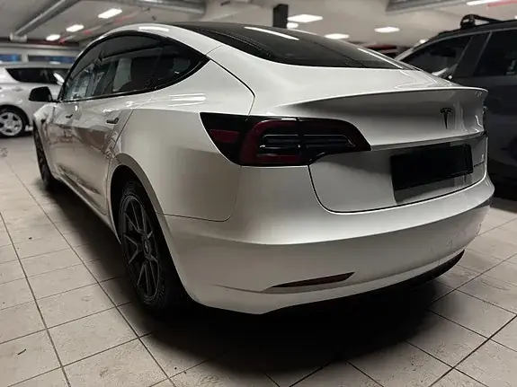 Tesla Model 3 2023 photo 3