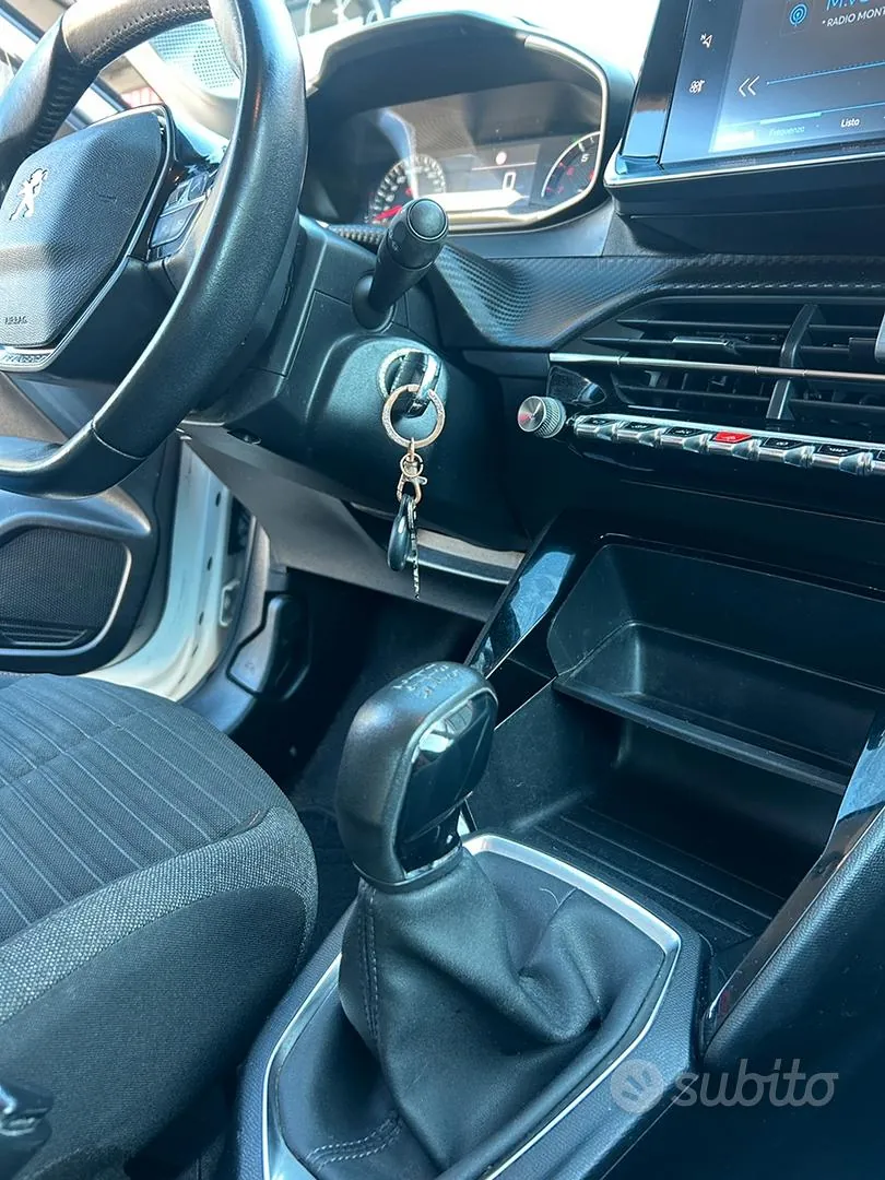 Peugeot 208 2022 photo 4