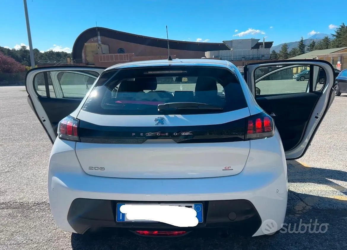Peugeot 208 2022 photo 2