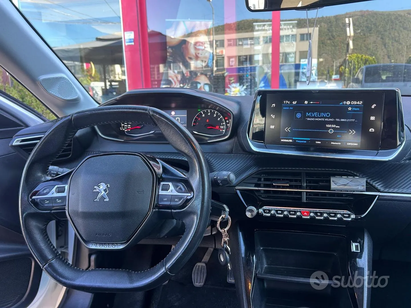 Peugeot 208 2022 photo 3