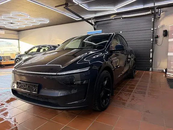 Tesla Model Y 2026 photo 3