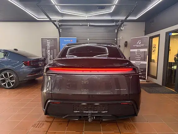 Tesla Model Y 2026 photo 5