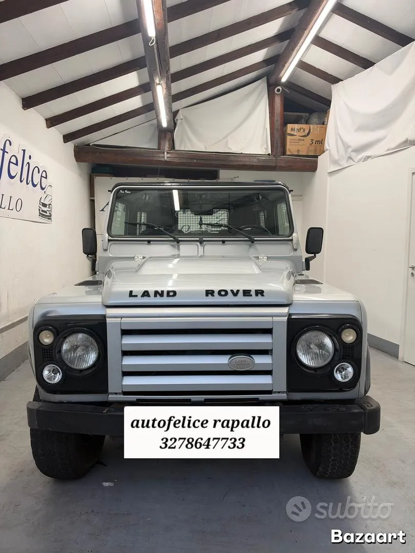Land Rover Defender 2011 photo 2