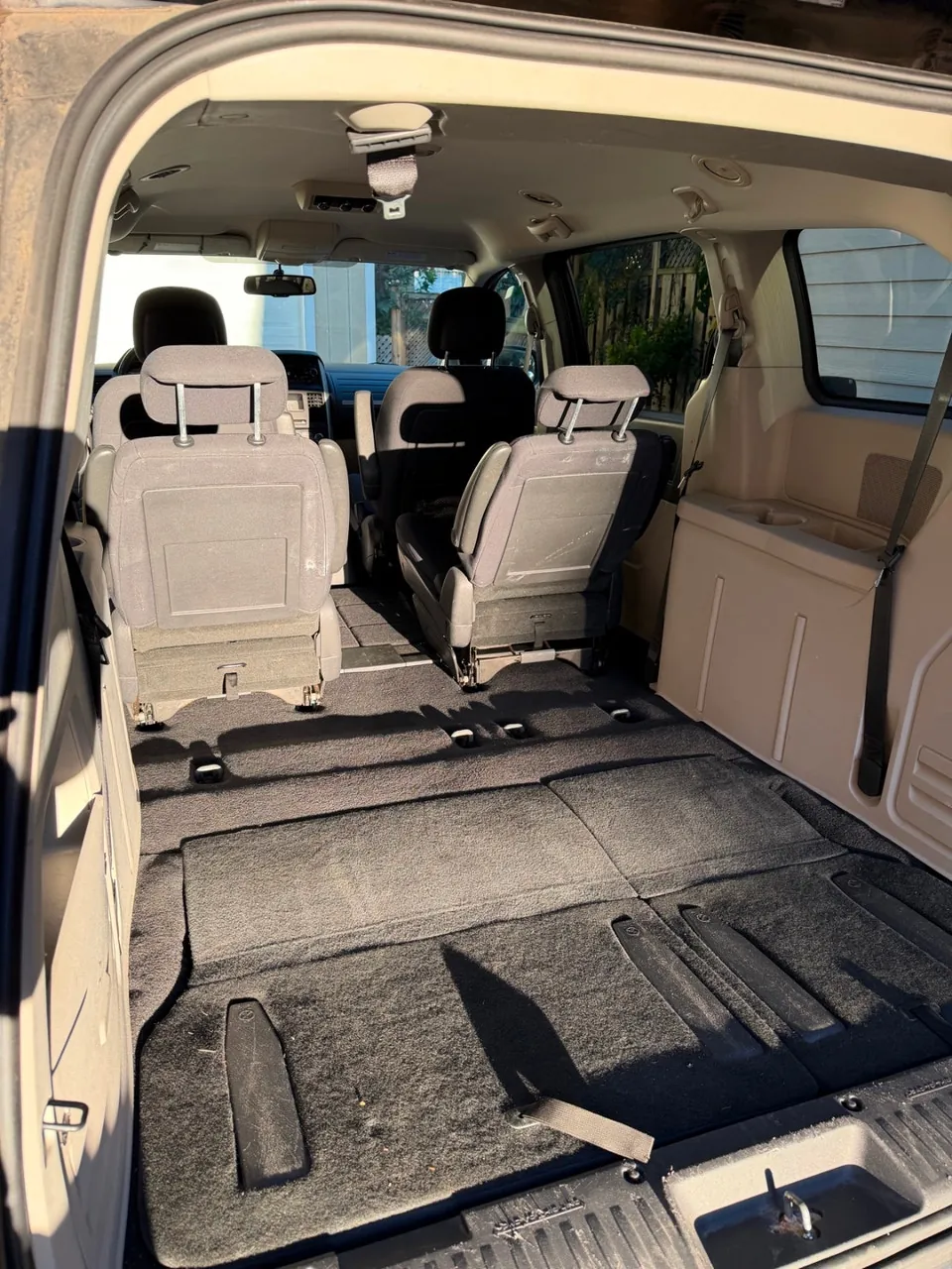 Dodge Grand Caravan 2010 photo 2