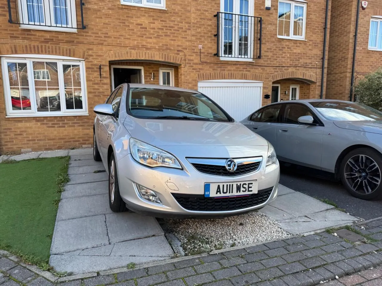 Vauxhall Astra 2011 photo 2