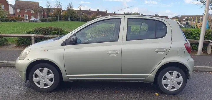 Toyota Yaris 2002 photo 2