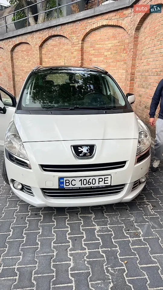 Peugeot 5008 2013 photo 2