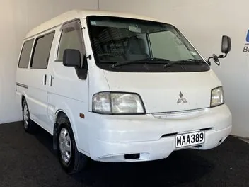 Mitsubishi Delica 2011 photo 2