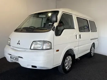Mitsubishi Delica 2011 photo 4