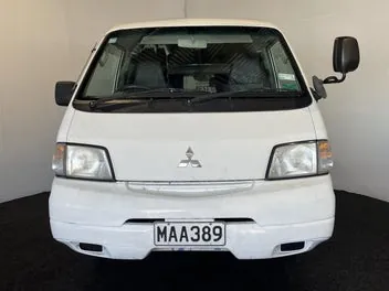 Mitsubishi Delica 2011 photo 3