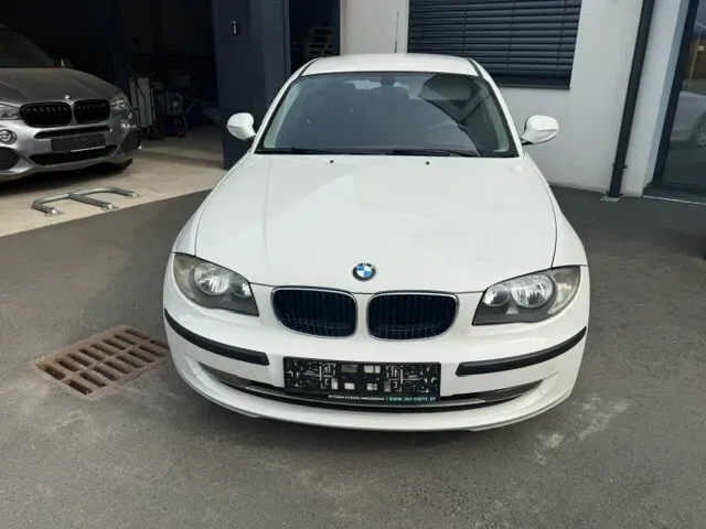 BMW 1 Series 2011 photo 2