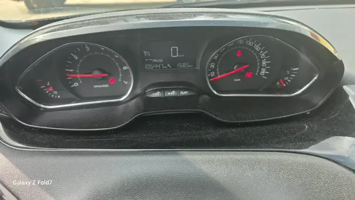 Peugeot 208 2013 photo 3
