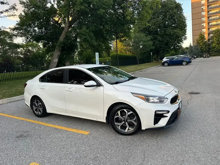 Kia Forte 2019 photo 4