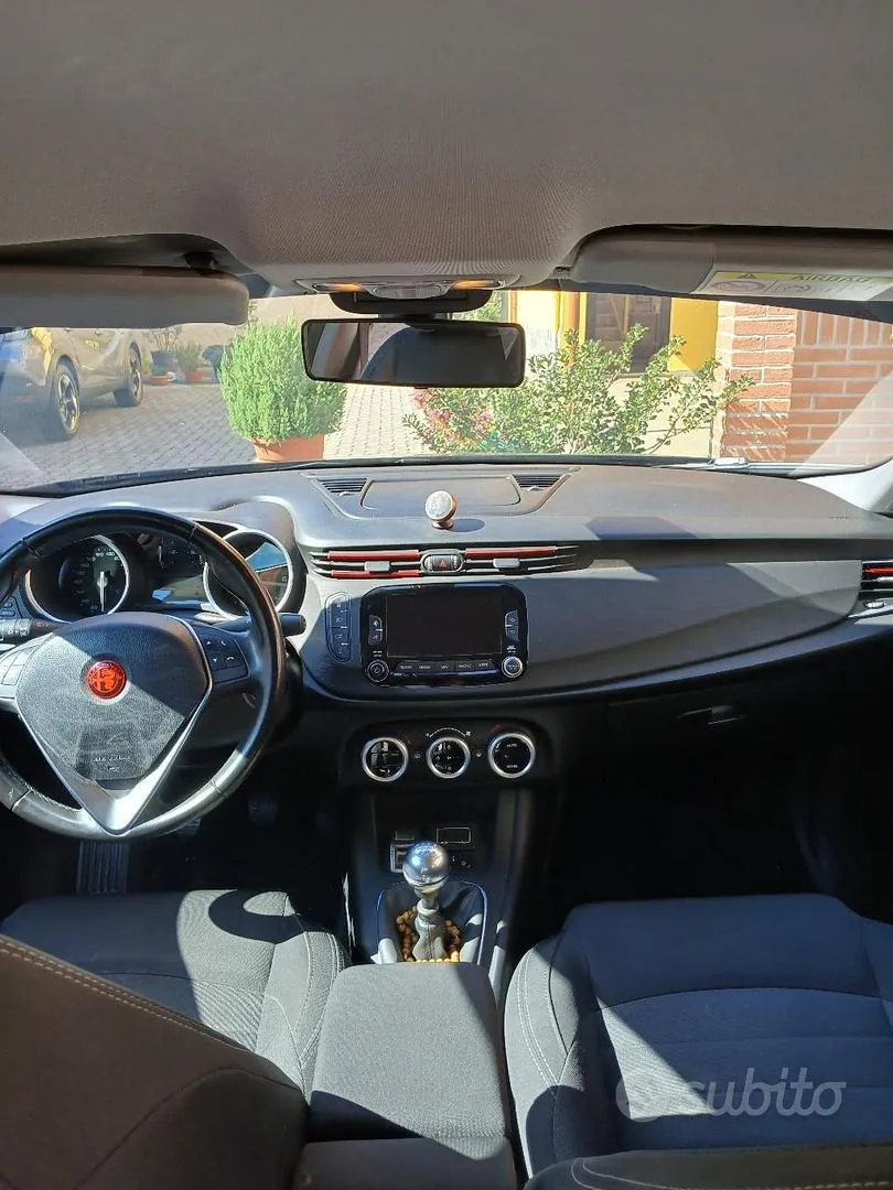 Alfa Romeo Giulietta 2017 photo 5