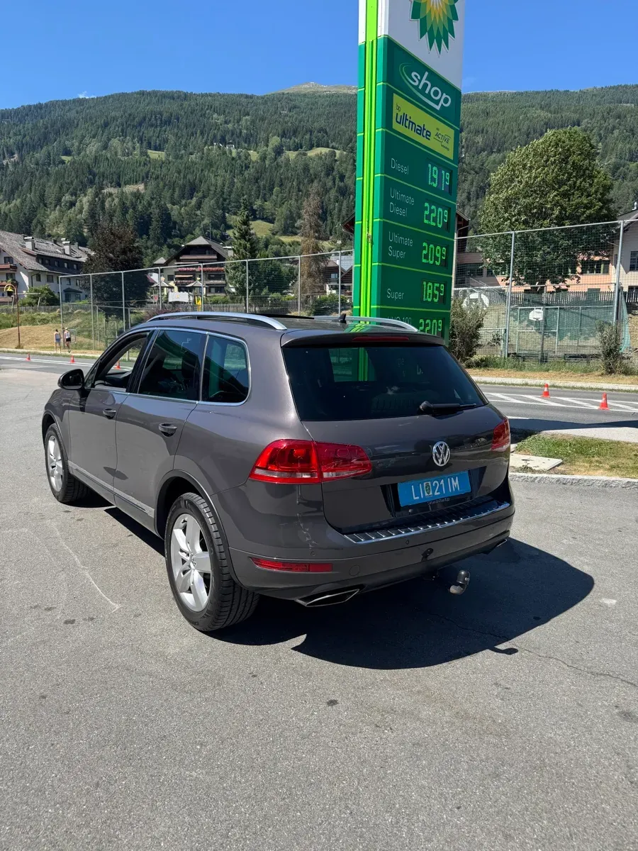 Volkswagen Touareg 2011 photo 2