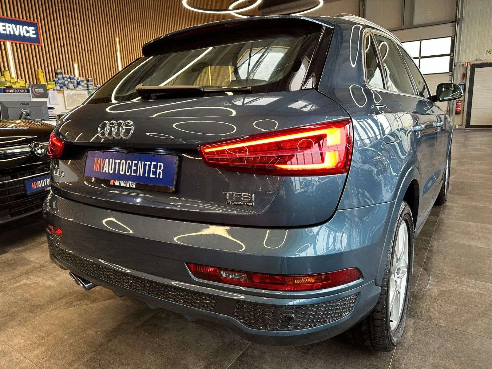 Audi Q3 2017 photo 2