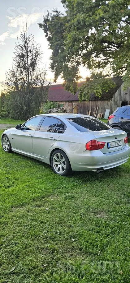 BMW 318 2009 photo 4