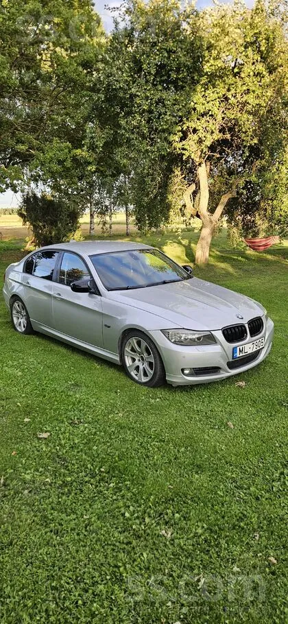 BMW 318 2009 photo 2