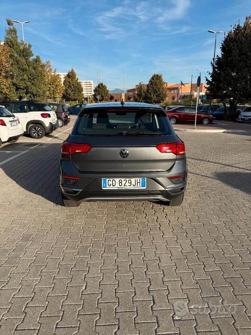 Volkswagen T-Roc 2021 photo 2