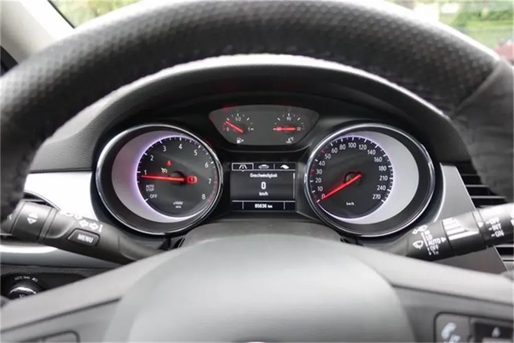 Opel Astra 2019 photo 2