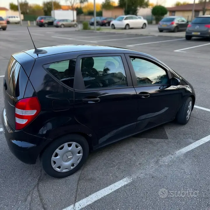 Mercedes-Benz A-Class 2009 photo 2