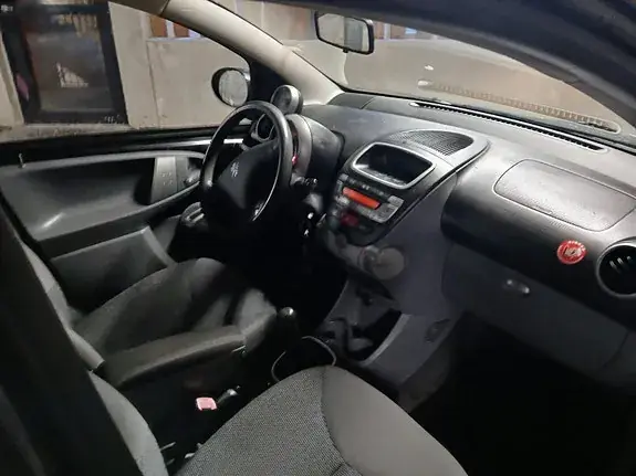 Peugeot 107 2008 photo 4