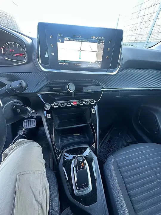 Peugeot 208 2020 photo 3