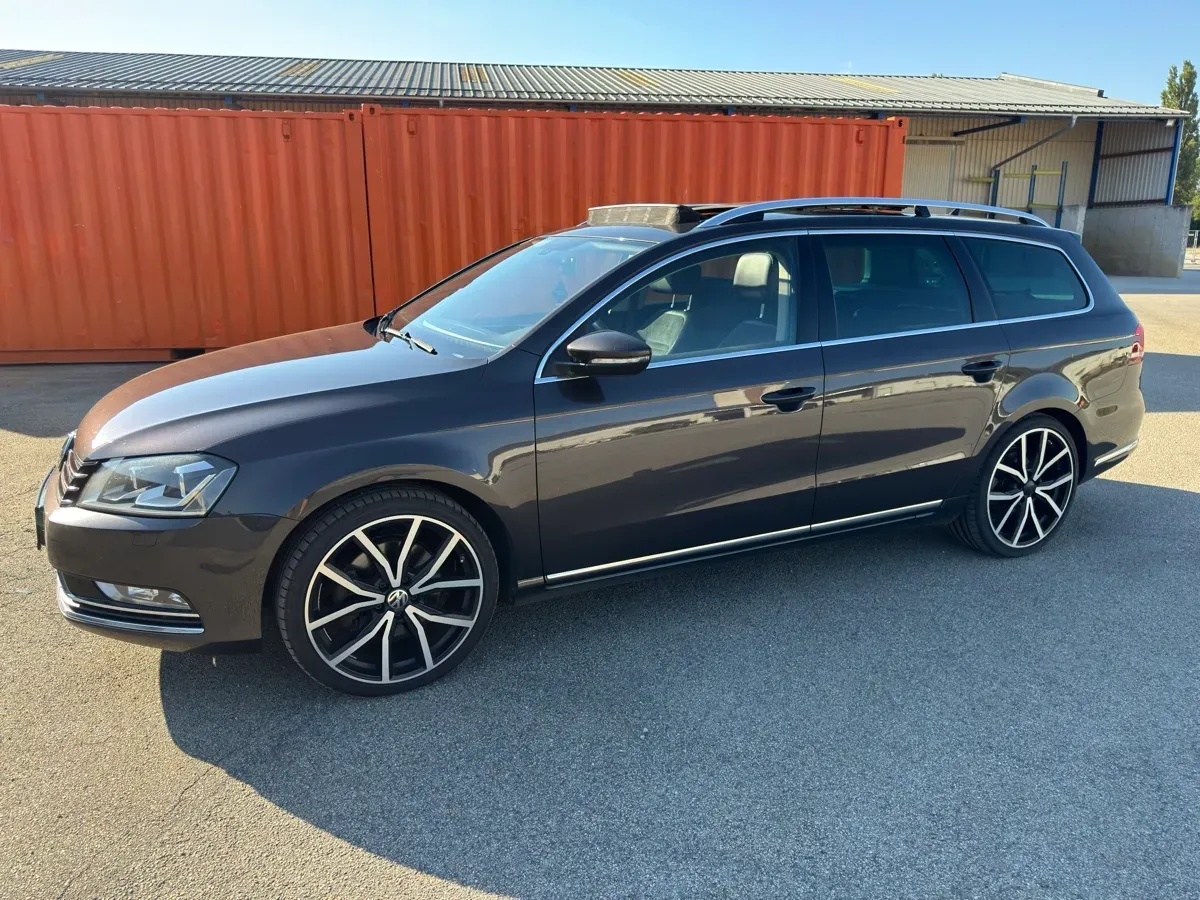 Volkswagen Passat 2011 photo 2