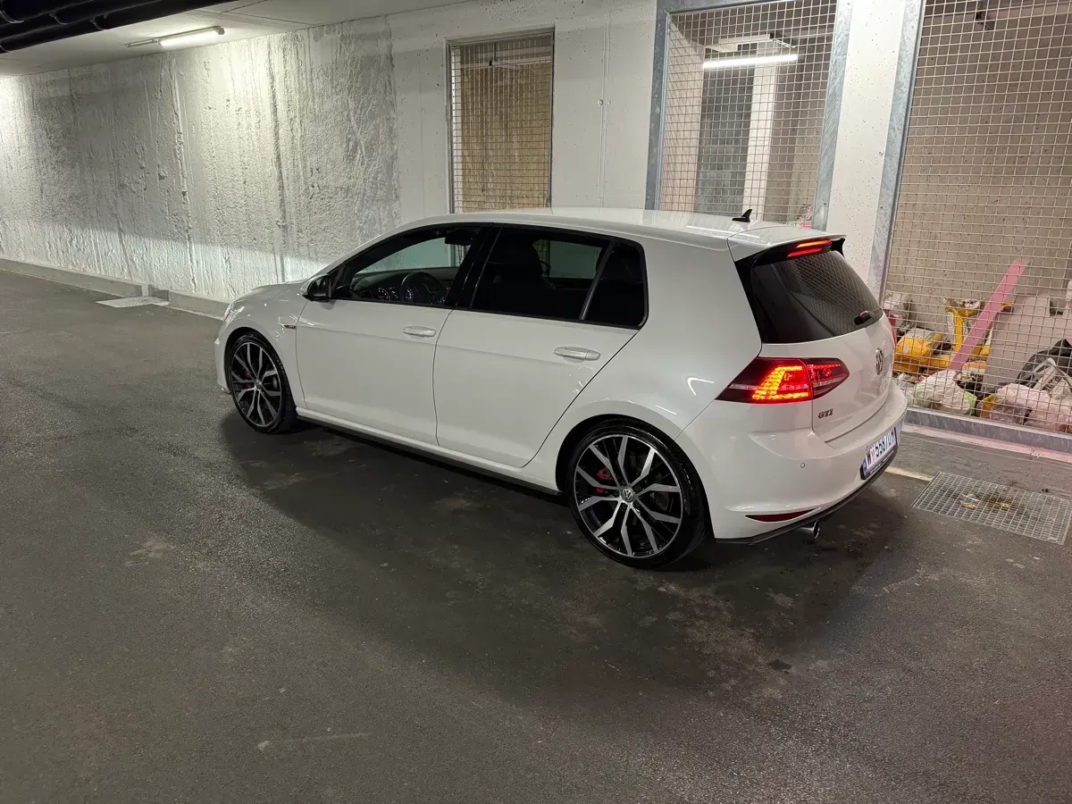 Volkswagen Golf 2015 photo 2
