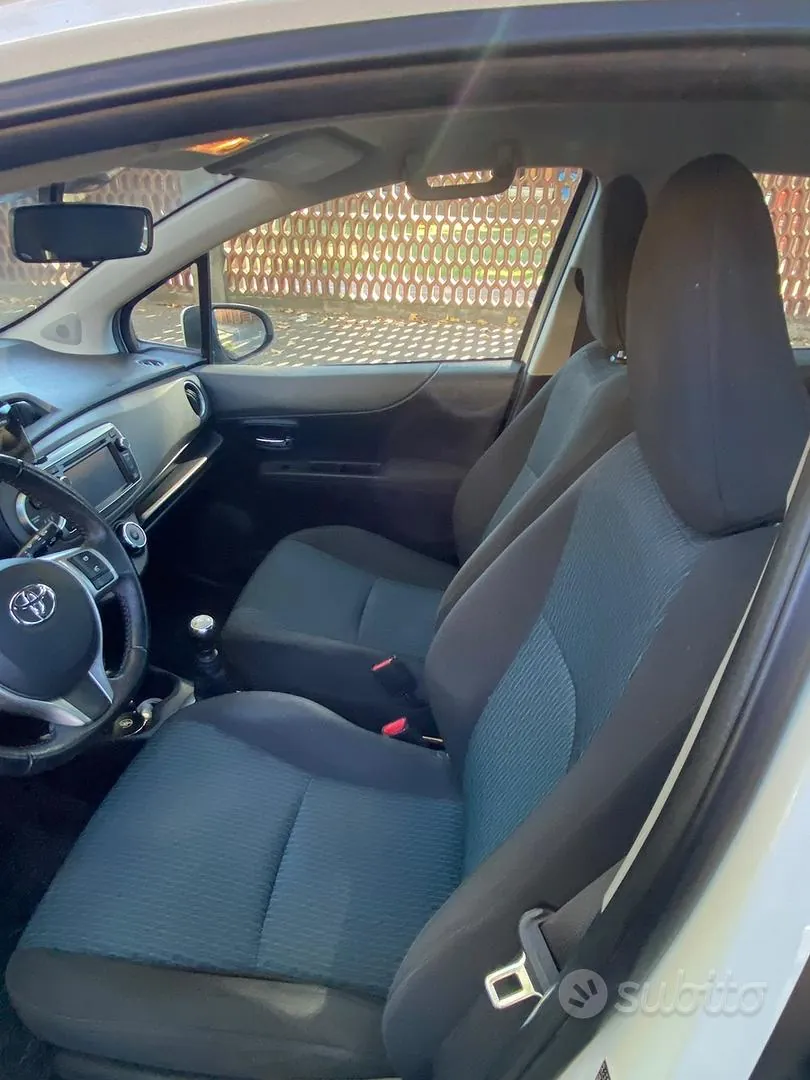 Toyota Yaris 2012 photo 5