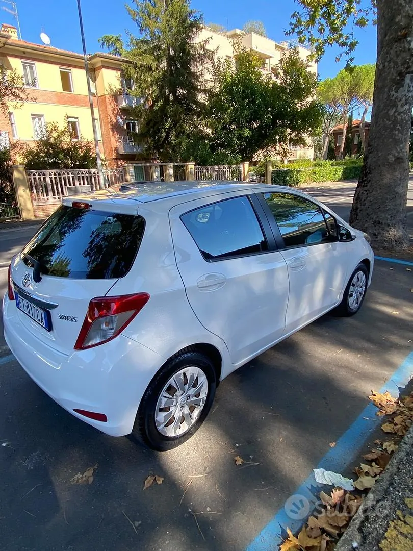 Toyota Yaris 2012 photo 3