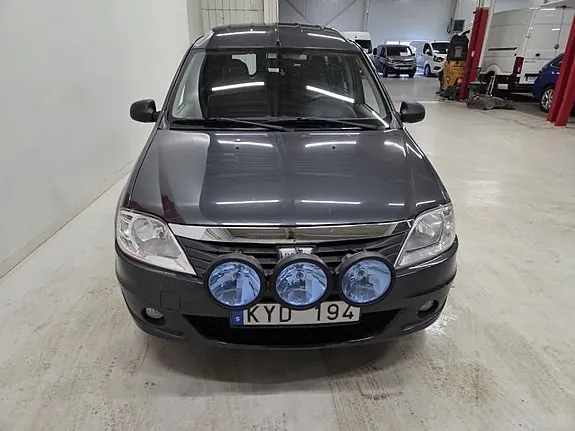 Dacia Logan 2011 photo 2